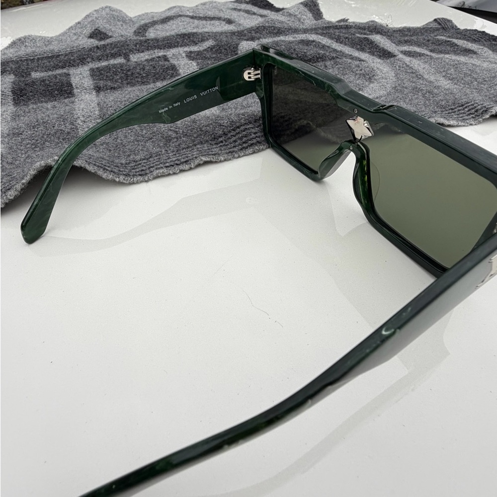 Louis Vuitton Green Sunglasses with Silver Accent - Picture 5 of 8